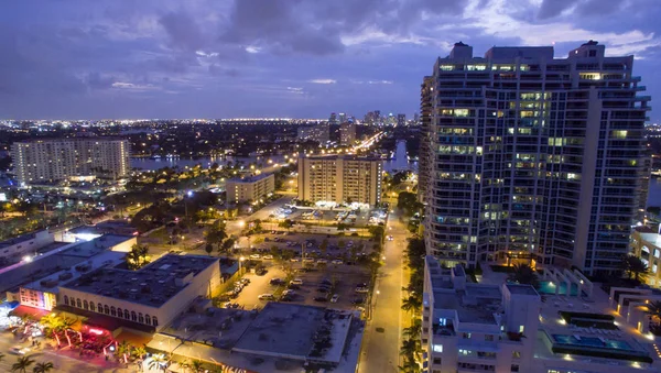 Panorama Flygfoto över Fort Lauderdale kusten på natten, Flo — Stockfoto