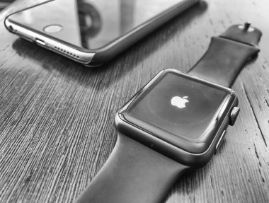 Massa, İtalya - 19 Ekim 2016: Apple Watch bir tablo. Bu INCO