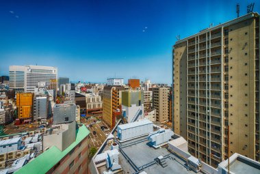 Tokyo - 22 Mayıs 2016: Shinjuku gökdelenlerin hava manzarası ve