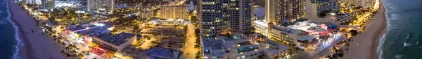 Vue aérienne panoramique du littoral de Fort Lauderdale la nuit, Flo — Photo