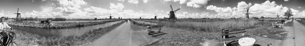 Kinderdijk-puisto ja tuulimyllyt, Alankomaat — kuvapankkivalokuva
