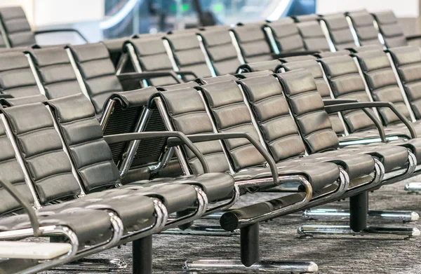 Row of empty chairs at the airport. Travel concept — Stock Photo, Image