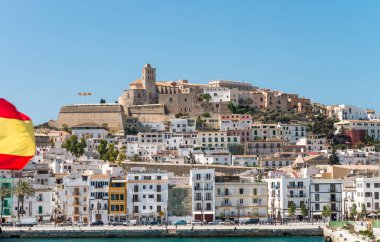 İspanya Ibiza şehir noktasının havadan görünümü