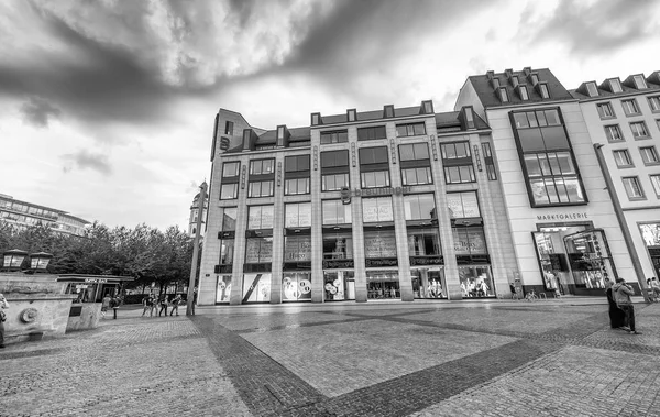 LEIPZIG, ALLEMAGNE - 17 JUILLET 2016 : Rues médiévales de la ville au soleil couchant — Photo