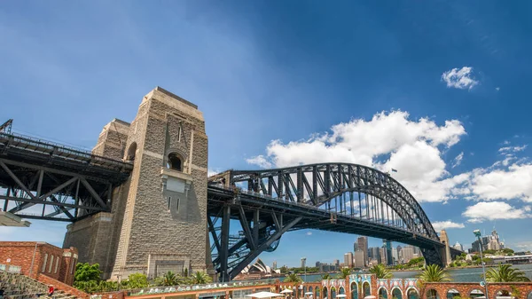 Belle vue sur Sydney Harbour Bridge par une journée ensoleillée, Australi — Photo