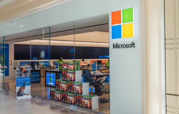 Boston - Ekim 17: Microsoft Store Boston. Onun en iyi bilinen TV yazılımı — Stok fotoğraf