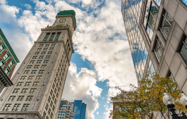 Boston city skyline from the street — Stock Photo, Image