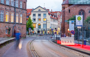 Lubeck, Almanya - 22 Temmuz 2016: Şehir Ortaçağ binaları. Lubeck