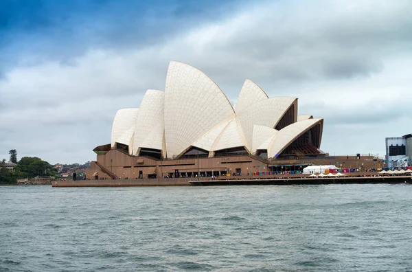 Sydney - říjen 2015: opery na zamračený den. To je považo — Stock fotografie