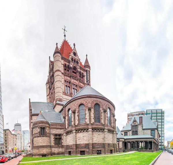 Βοστώνη - Σεπτέμβριος 2015: Εκκλησία της Αγίας Τριάδας σε μια συννεφιασμένη μέρα. Βοστώνη — Φωτογραφία Αρχείου