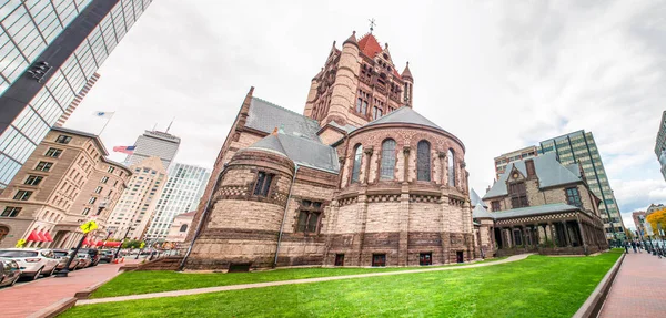 Βοστώνη - Σεπτέμβριος 2015: Εκκλησία της Αγίας Τριάδας σε μια συννεφιασμένη μέρα. Βοστώνη — Φωτογραφία Αρχείου