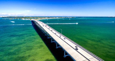 Miami Rickenbacker geçidi havadan görünümü, Florida - ABD