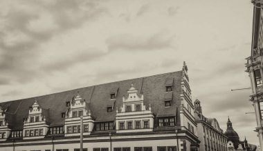 Gün batımında Leipzig ortaçağ sokaklarında