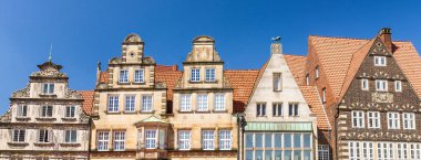 Bremen şehir sokaklarını güzel güneşli bir günde