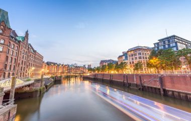 Hamburg şehir manzaralı Jungfernbrucke gece, Almanya