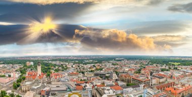 Güzel günbatımı hava panoramik Hamburg, Almanya