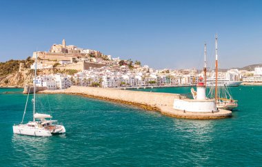 İspanya Ibiza şehir noktasının havadan görünümü