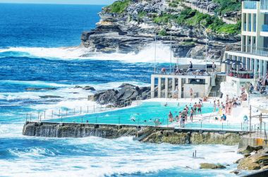 Sydney - Ekim 2015: Sydney Bondi Beach havuzları. Sydney çekiyor