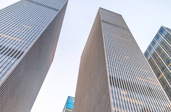 Edificios altos de la ciudad. Concepto de oficina y negocio —  Fotos de Stock