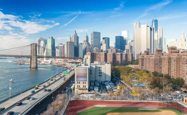 FDR Drive dan Jembatan Brooklyn di Lower Manhattan — Stok Foto