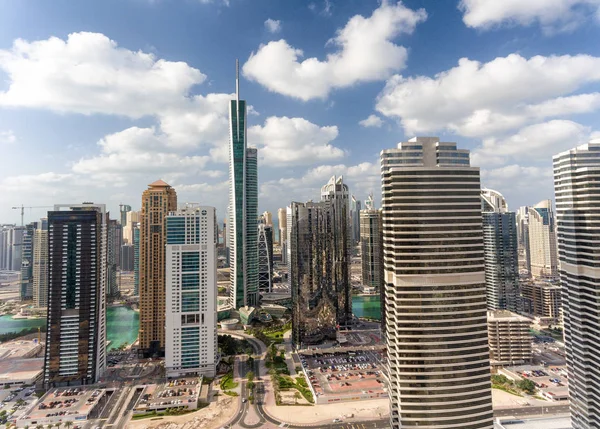 Luchtfoto van de skyline van Dubai Jumeirah Lakes Towers — Stockfoto