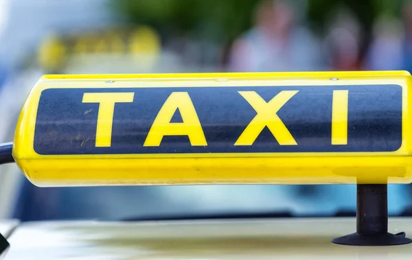 Taxi bejelentkezés Berlinben, Németországban — Stock Fotó