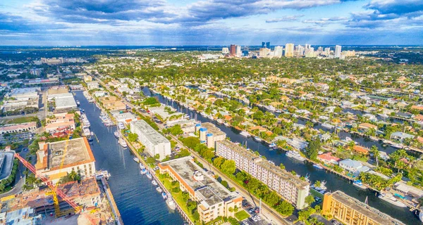 Fort Lauderdale skyline e canais vista aérea, Florida - EUA — Fotografia de Stock