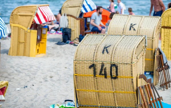 TRAVEMUNDE, GERMANY - JULY 22, 2016: Beach chairs with locals an — Stock Photo, Image