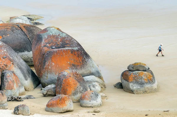 Yuvarlak kırmızı kayalar içinde Wilsons Promontory — Stok fotoğraf