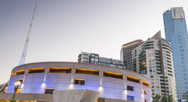 Melbourne skyline rund um hamer hall, australien — Stockfoto