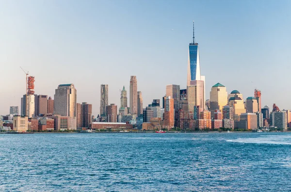 New York, Downtown Manhattan siluetinin gün batımında