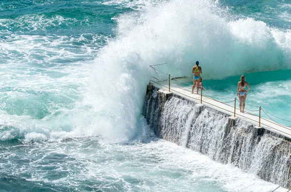 Sydney - oktober 2015: sydney bondi beach pools. Syphilis zieht an — Stockfoto