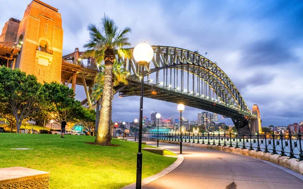 Belle vue sur Sydney Harbour Bridge avec coucher de soleil, Austral — Photo