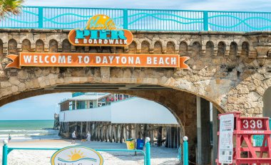 Daytona Beach - 17 Şubat 2016: Road plaja. Daytona