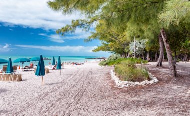 Key West, Fl - Şubat 2016: Kıyı şeridi Fort Zachary devlet PA