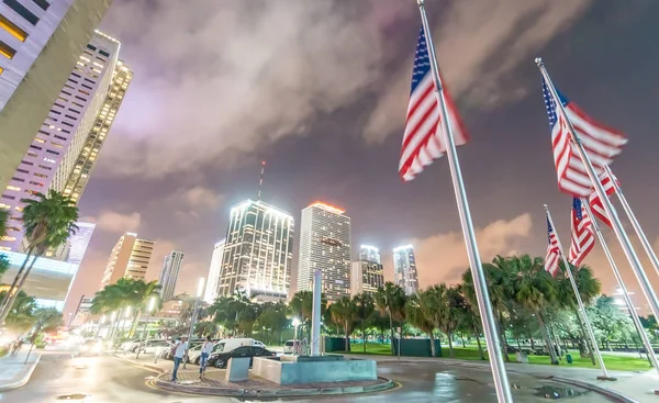 Miami byggnader på natten, Florida - Usa — Stockfoto