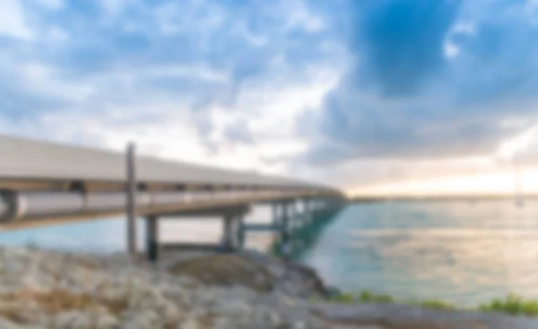 Wazig zicht op de prachtige brug langs de Oceaan, sleutels eiland, F — Stockfoto