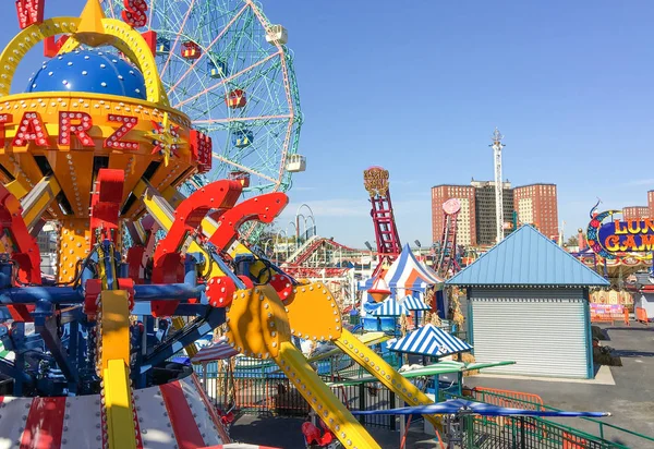 NUEVA YORK CITY - OCTUBRE 2015: Luna Park de Coney Island. Es un —  Fotos de Stock