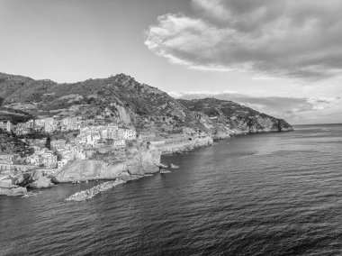 Hava günbatımı görünümünden Manarola helikopter - beş topraklar, Ita