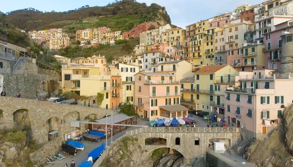 Bela vista aérea de Manarola de helicóptero - Cinco Terras , — Fotografia de Stock