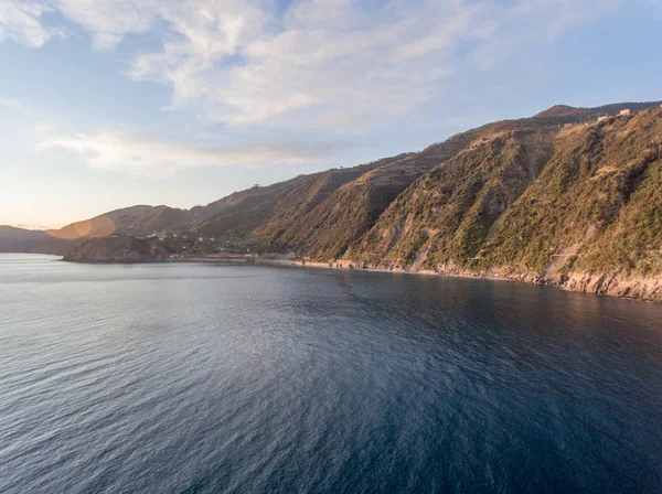 Panoramiczny widok zachód pięć ziem z helikoptera, Liguaria - — Zdjęcie stockowe