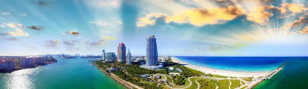 Воздушный вид на Саут-Пойнт-Бич в Майами — стоковое фото