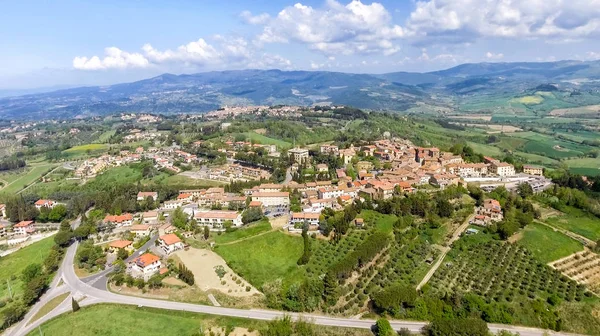 Vista aérea aérea de Guardistallo, pequena cidade medieval de Tus — Fotografia de Stock