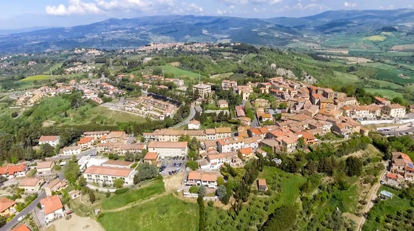 Aerial overhead view of Guardistallo, small medieval town of Tus — Stock Photo, Image