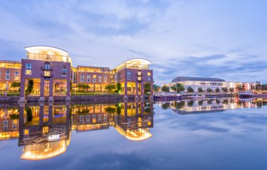 Lubeck manzarası ile nehir yansımaları, Almanya