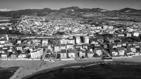 San Vincenzo, Olaszország. Mint látható, a levegőből város — Stock Fotó