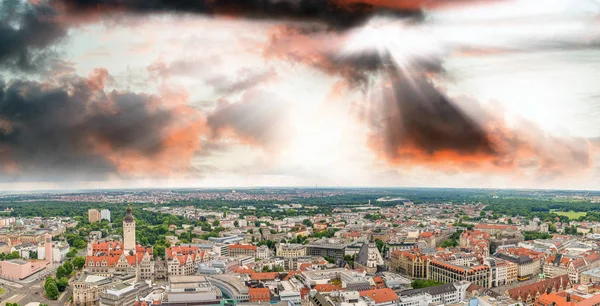 Wunderschöne panoramische sonnenuntergangluftaufnahme von hamburg, deutschland — Stockfoto