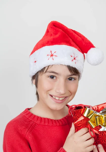 クリスマス帽子をかぶった少年 — ストック写真