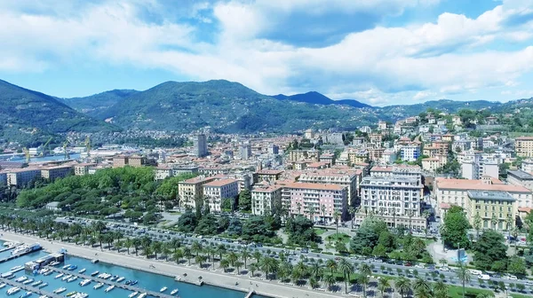 Skyline de la ville de La Spezia, vue aérienne par une belle journée — Photo