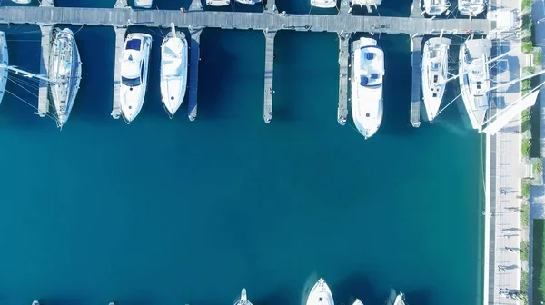 Лодки в порту, вид сверху — стоковое фото